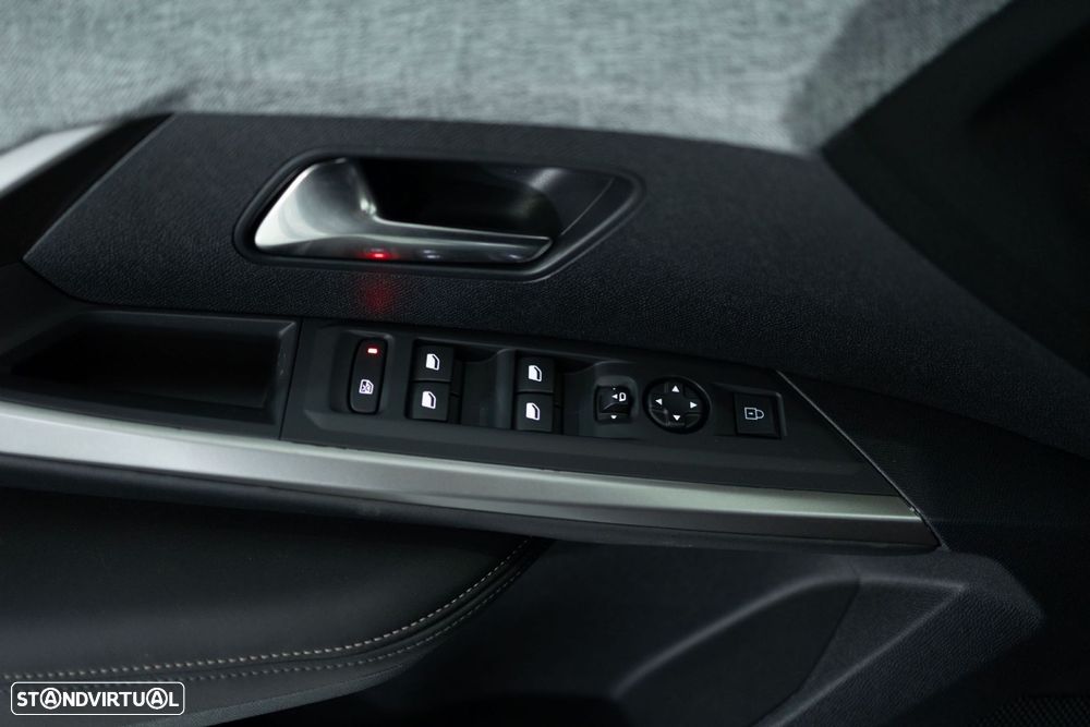 Peugeot 3008 1.2 PureTech Allure Pack EAT8 - 40