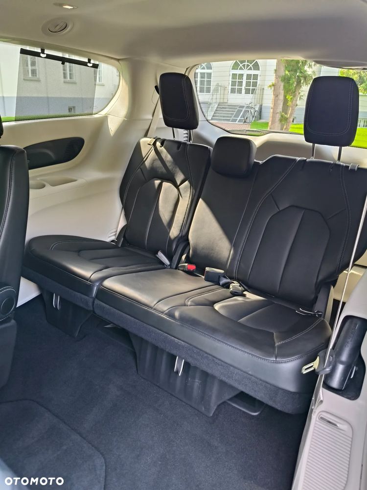 Chrysler Pacifica - 23