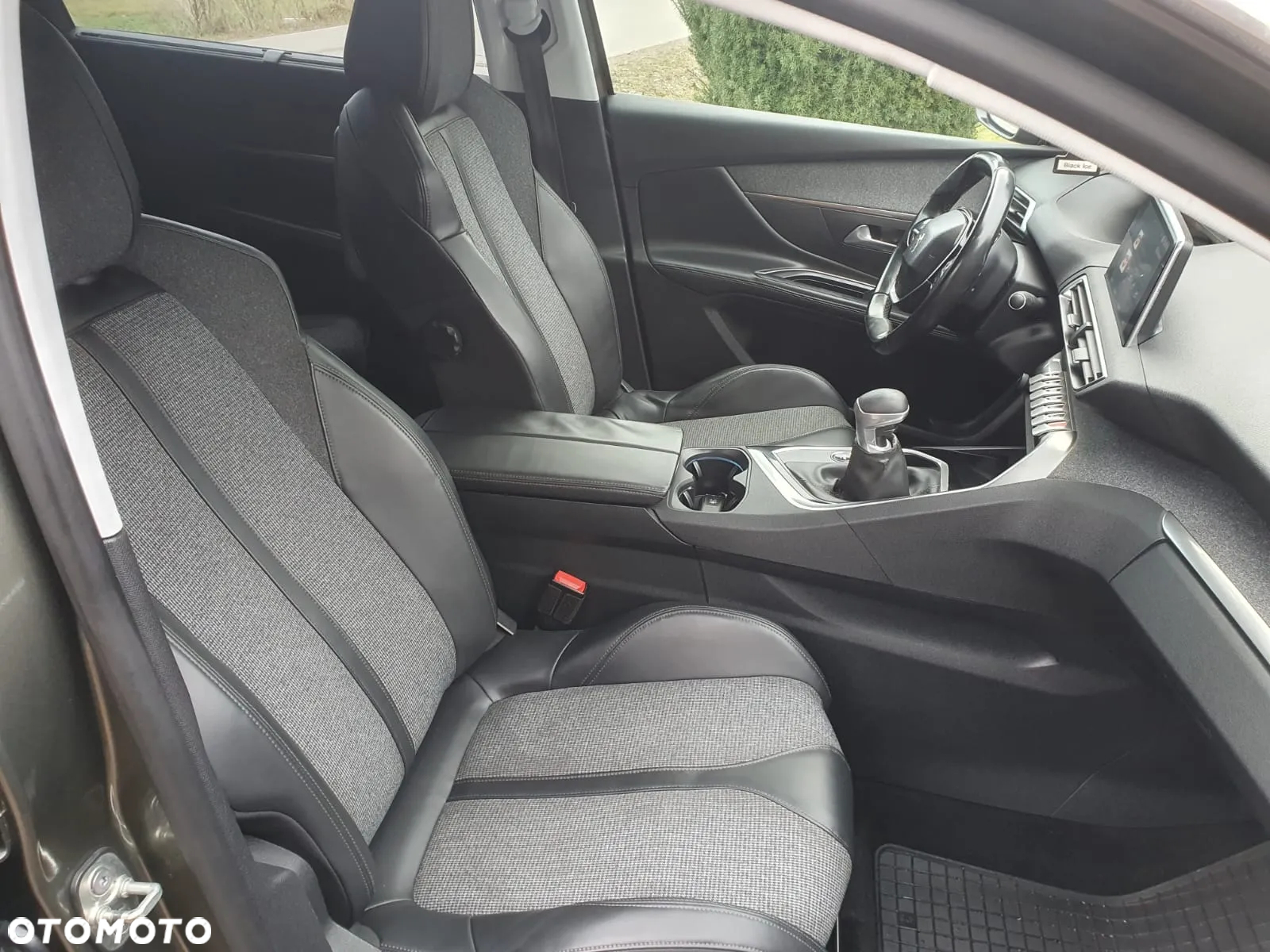 Peugeot 5008 1.2 PureTech Active Pack S&S - 27