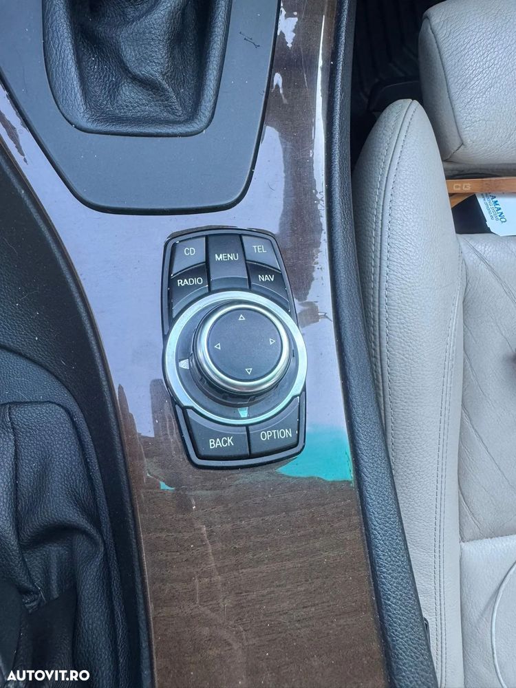 BMW Seria 3 318i Aut. - 15