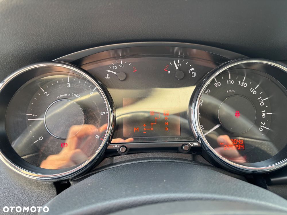 Peugeot 3008 HDi 160 Automatik Allure - 23