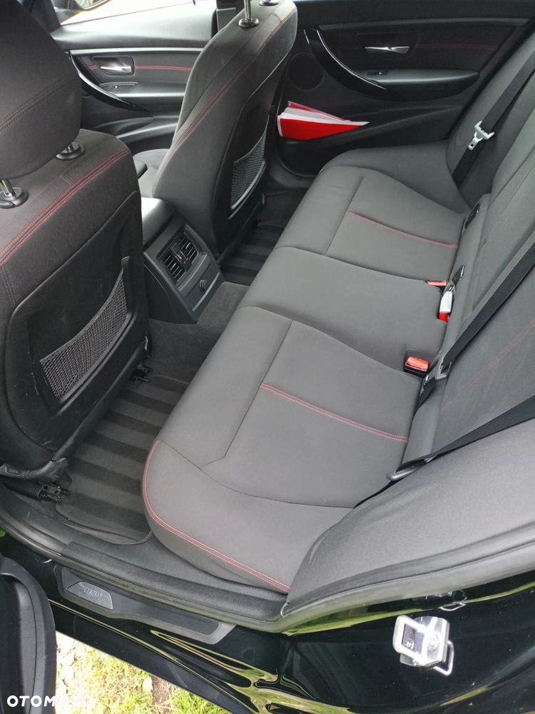 BMW Seria 3 320d xDrive - 10