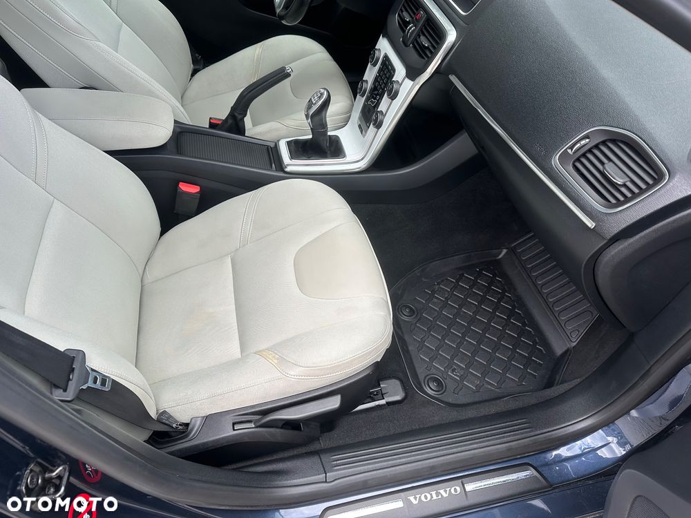 Volvo V40 D3 Momentum - 24