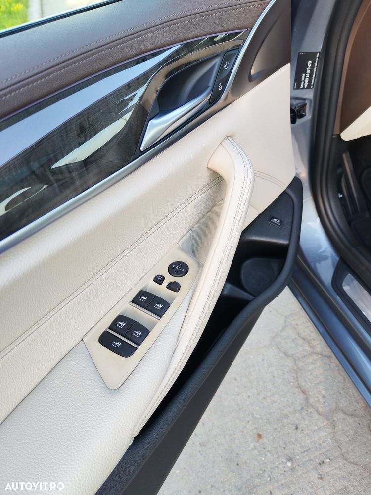 BMW Seria 5 520d Aut. Luxury Line - 27