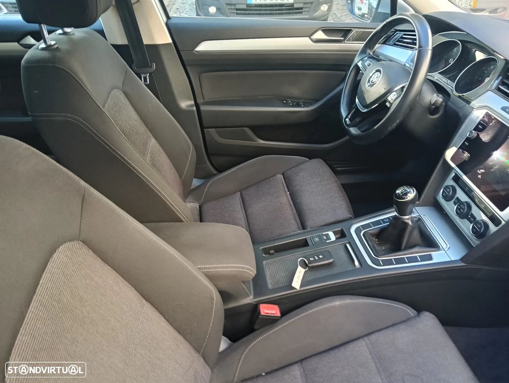 VW Passat Variant 1.6 TDI Highline - 14