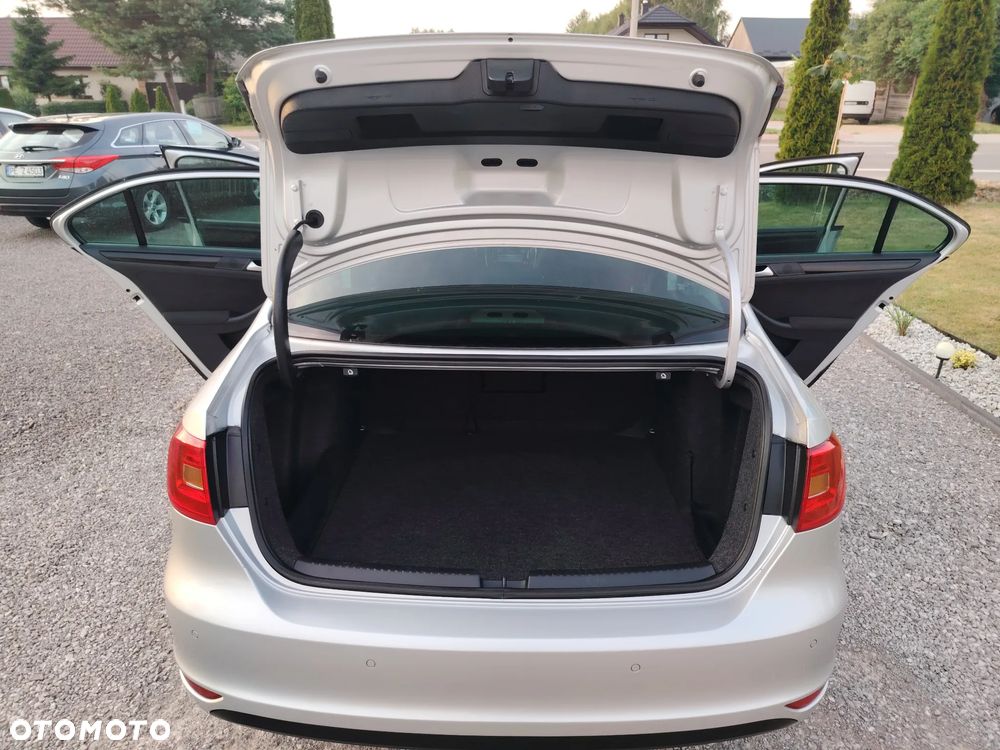 Volkswagen Jetta 1.6 TDI Comfortline Optimum - 14