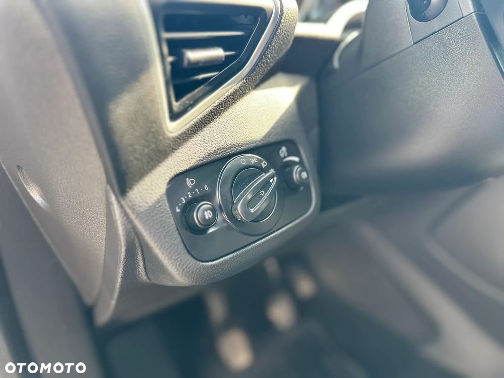 Ford Kuga 1.6 EcoBoost 2x4 Individual - 24