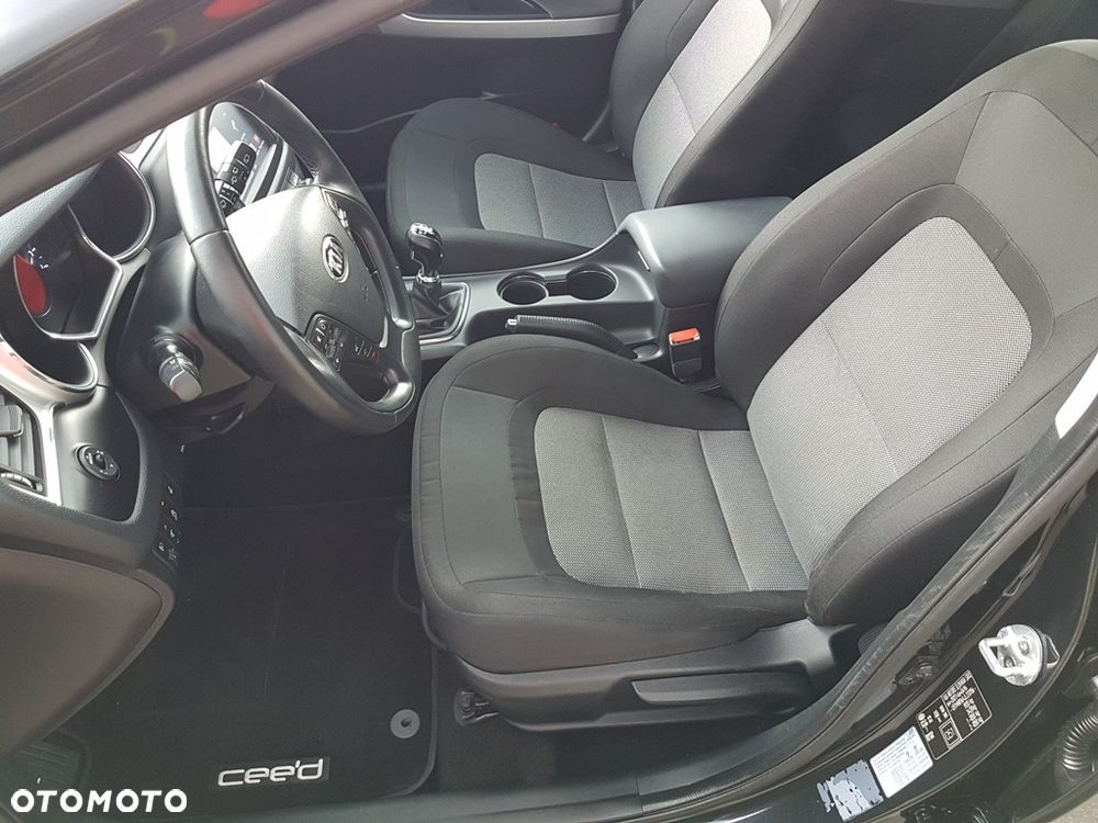 Kia Ceed 1.6 CRDi 136 ISG Dream-Team Edition - 26