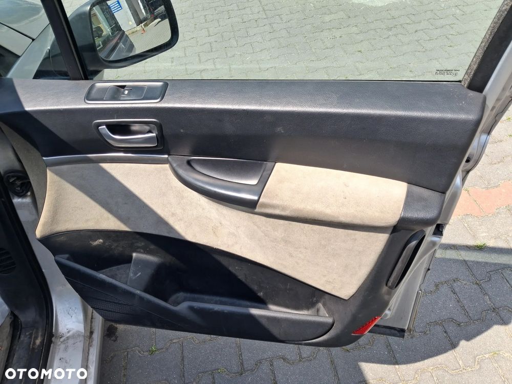 Citroen C8 Peugeot 807 silnik kompletny 2.2 HDI 128KM 4HW DW12 TED4 kolektor przepustnica wtrysk pompa alternator sprężarka skrzynia biegów dwumasa drzwi EZR srebrne klapa maska zderzak lusterko listwa przesuwne boczne klamka zamek rolka wahacz czujnik ciśnienia doładowania mikrostyk blenda pas konsola schowek boczek drzwi fotel obrotowy fotele elektryczne magistrala wody podsufitka panel sterownik wyświetlacz moduł szyba poduszka kierownica manetki zwijak radio mechanizm wydech tłumik mcperson zacisk hamulcowy lampa felga hak czujnik parkowania moduł BSM BSI lampa xenon europa zbiorniczek rura przewód wyświetlacz NA CZĘŚCI WSZYSTKIE CZĘŚCI - 14