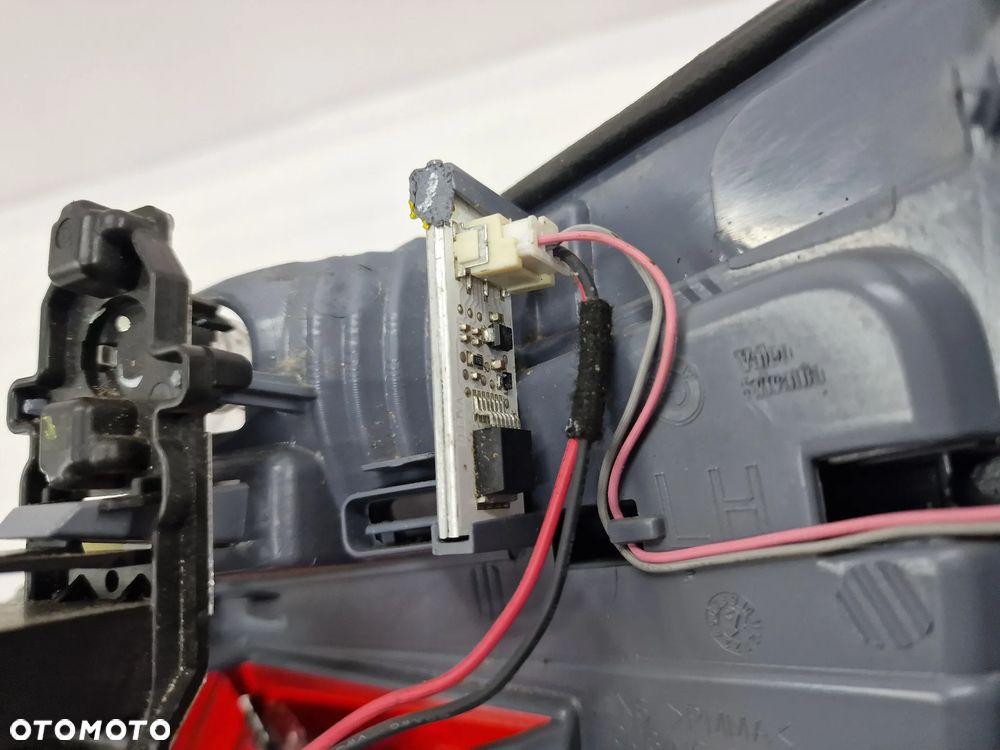 BMW F25 X3 10- LEWA LAMPA TYLNA TYLNIA TYŁ W KLAPĘ , NR 7217313-11 , NR AUKCJI LMT105 - 7