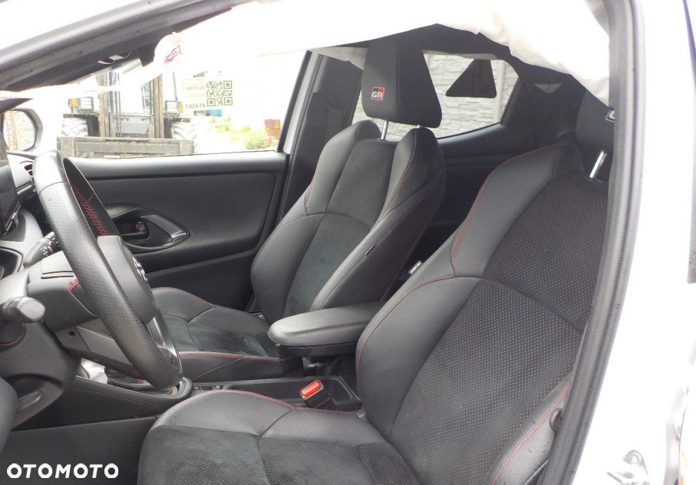 Toyota Yaris - 22
