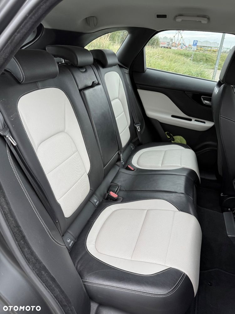 Jaguar F-Pace 2.0 i4D AWD R-Sport - 16