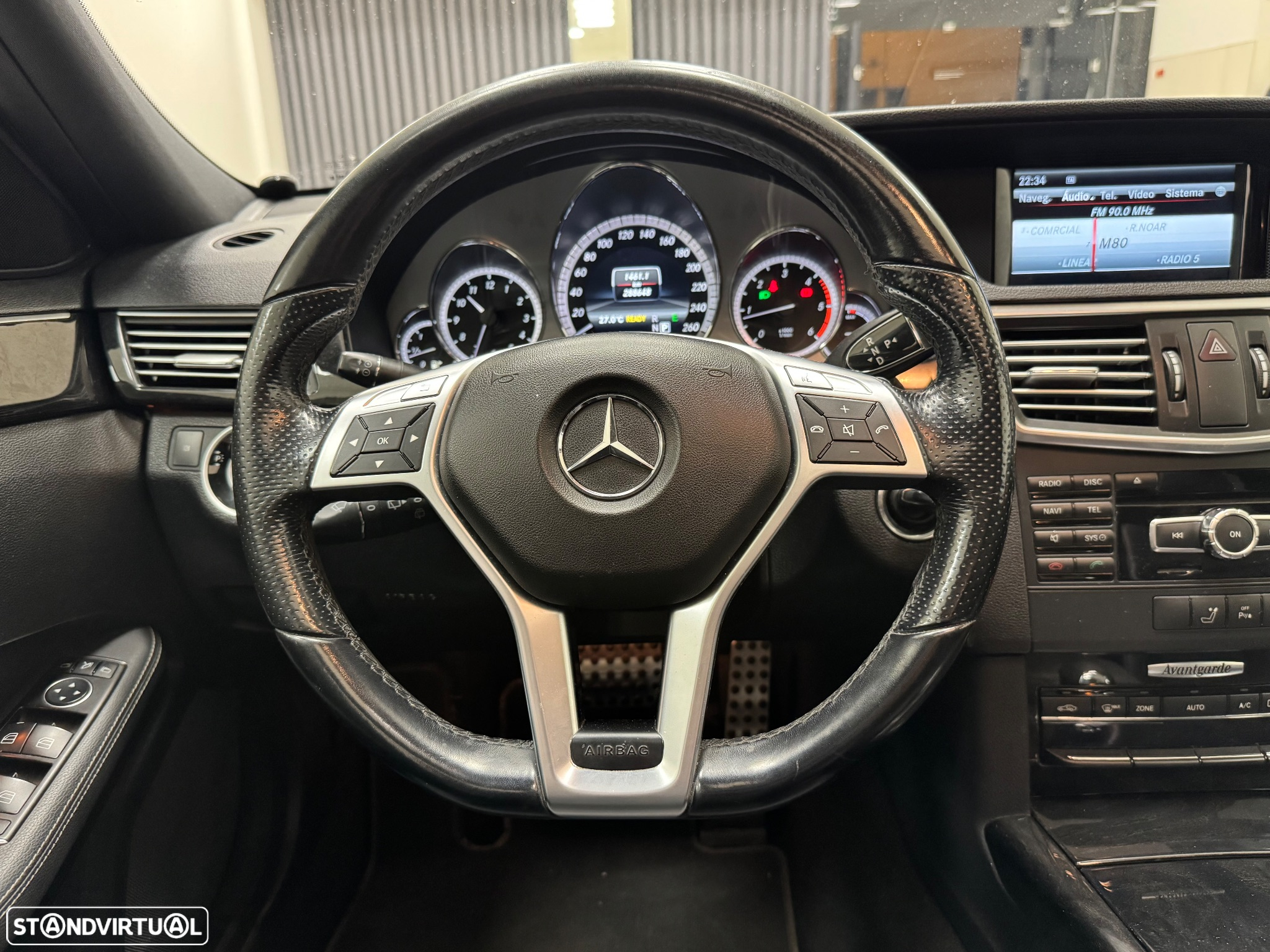 Mercedes-Benz E 300 Bluetec Hybrid Avantgarde - 26