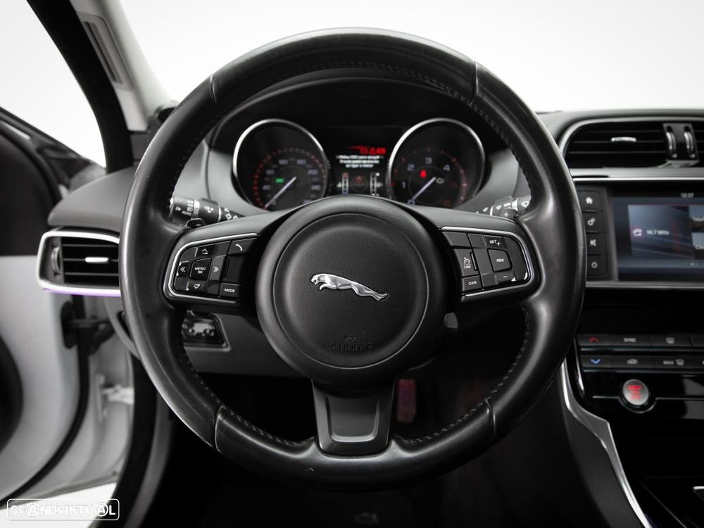 Jaguar XE - 16