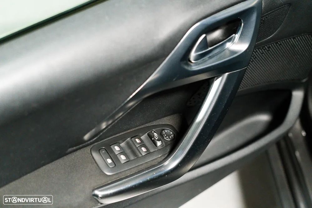 Peugeot 2008 1.2 PureTech Allure - 13