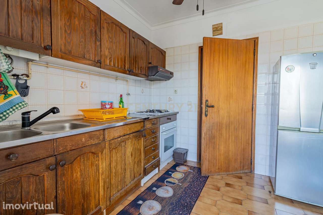 Apartamento T3 Mobilado Próximo do Mercado Municipal com Elevador - Grande imagem: 4/22