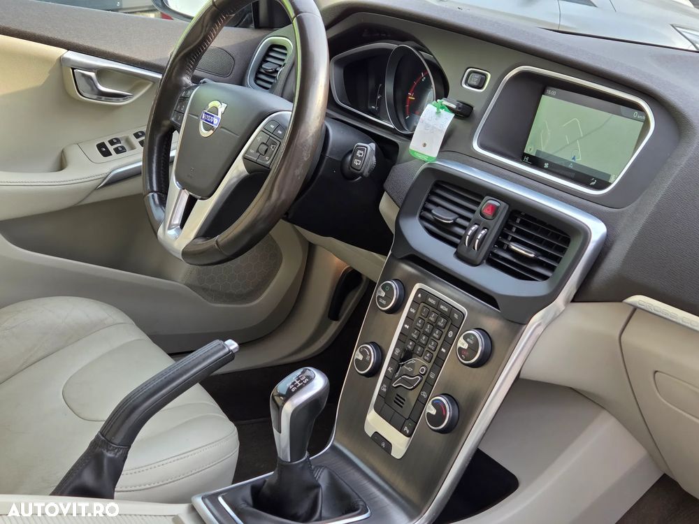 Volvo V40 D2 R Design - 6