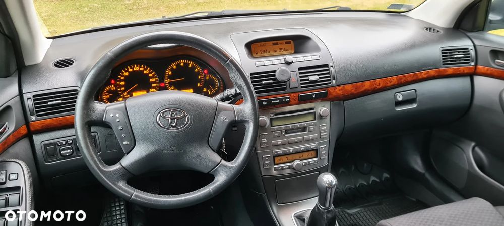 Toyota Avensis 1.8 VVT-i Executive - 17