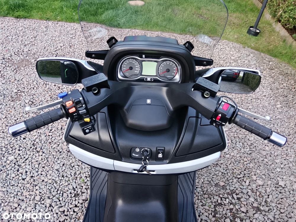 Suzuki Burgman - 14