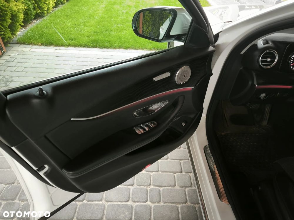 Mercedes-Benz Klasa E 200 4-Matic 9G-TRONIC - 15