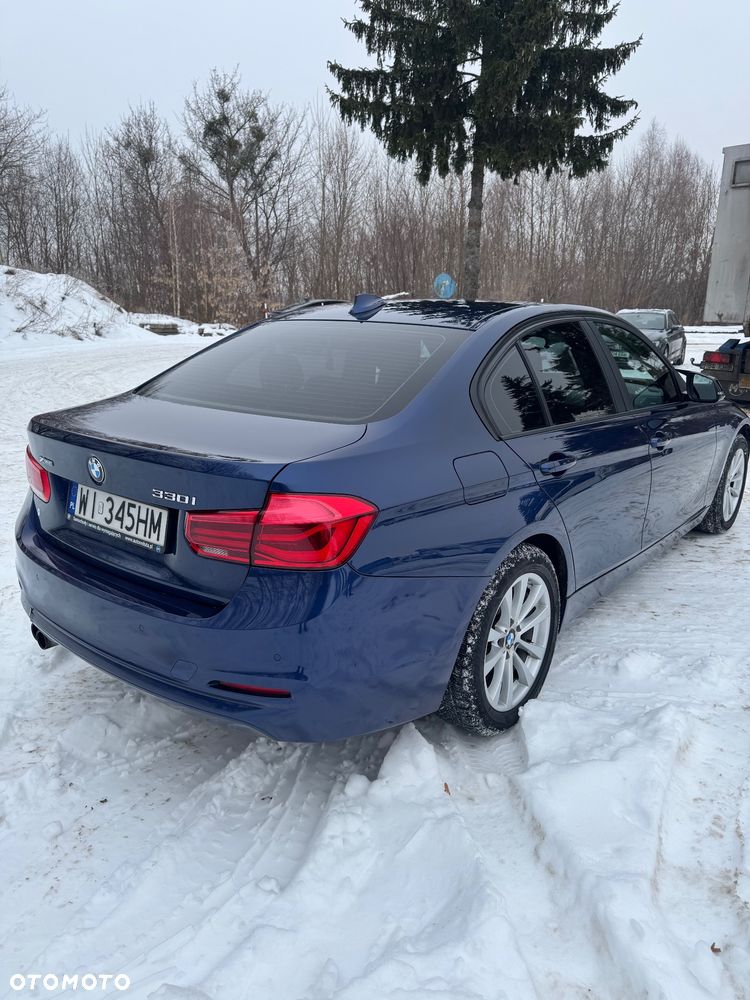 BMW Seria 3 330i xDrive - 18