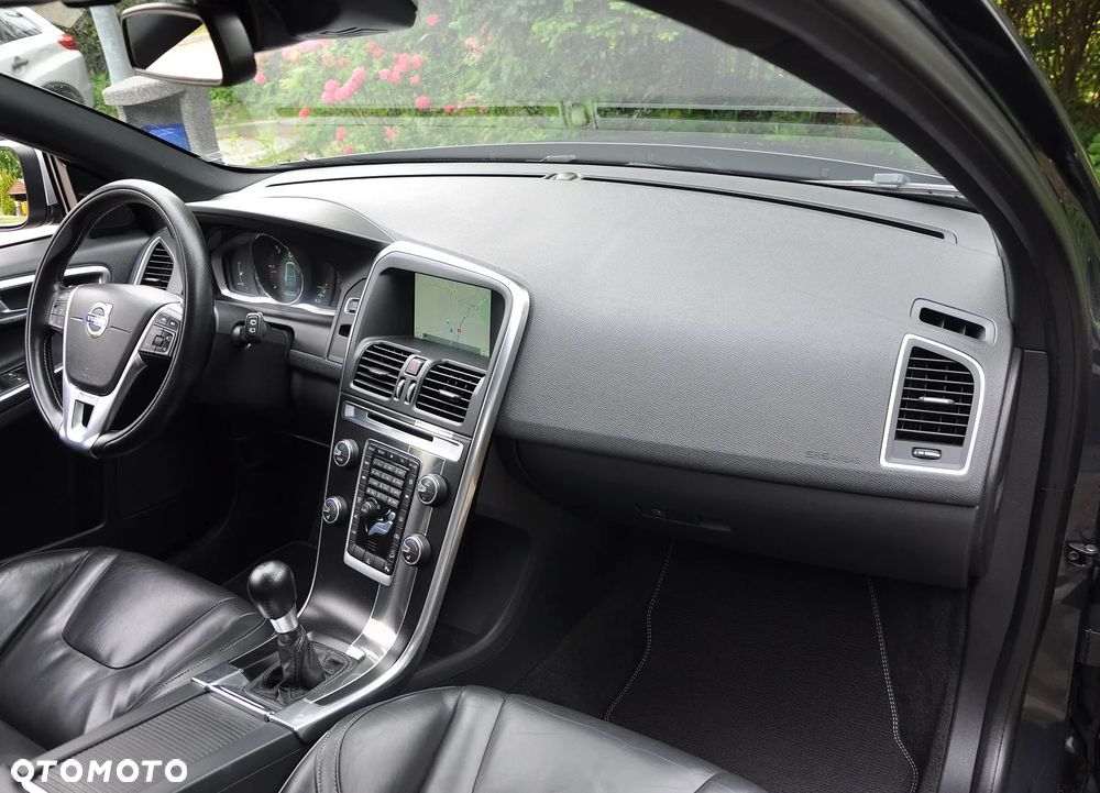 Volvo XC 60 D4 AWD R-Design Summum - 25