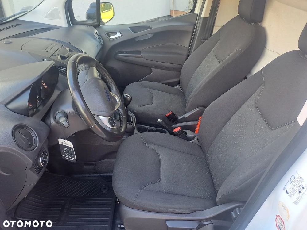 Ford Transit Courier - 10
