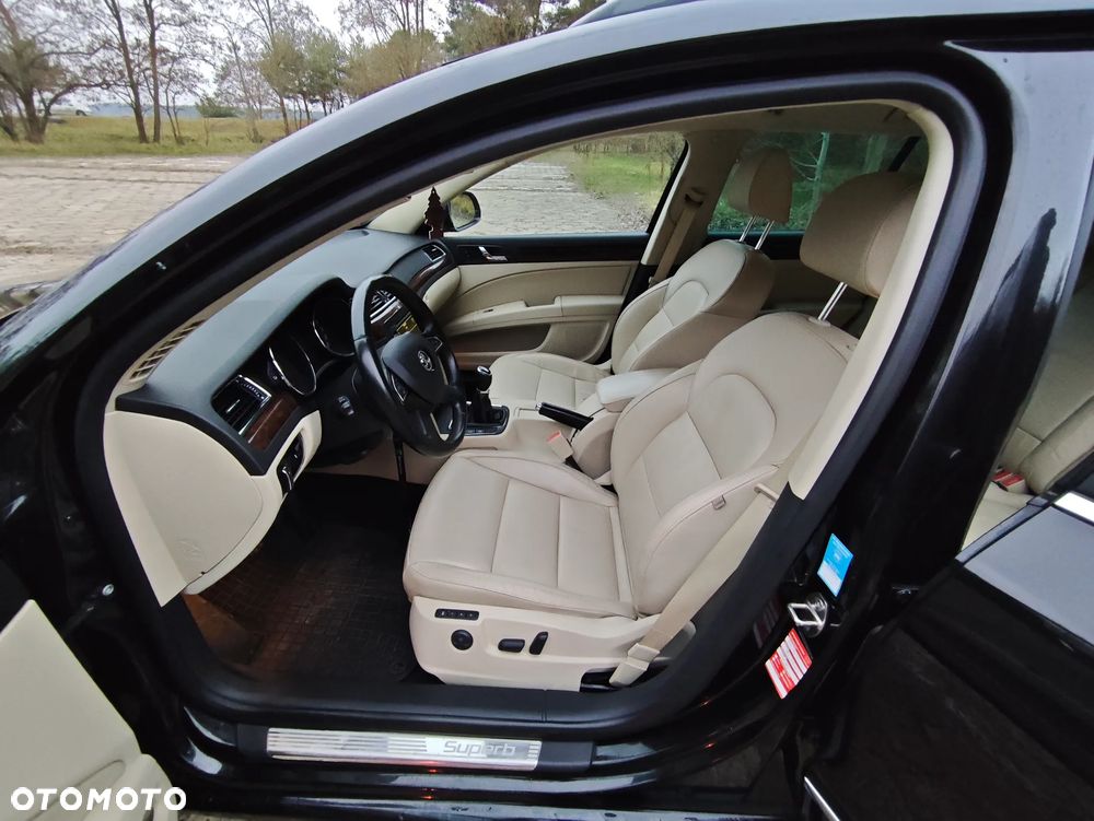 Skoda Superb 2.0 TDI PD Elegance - 24