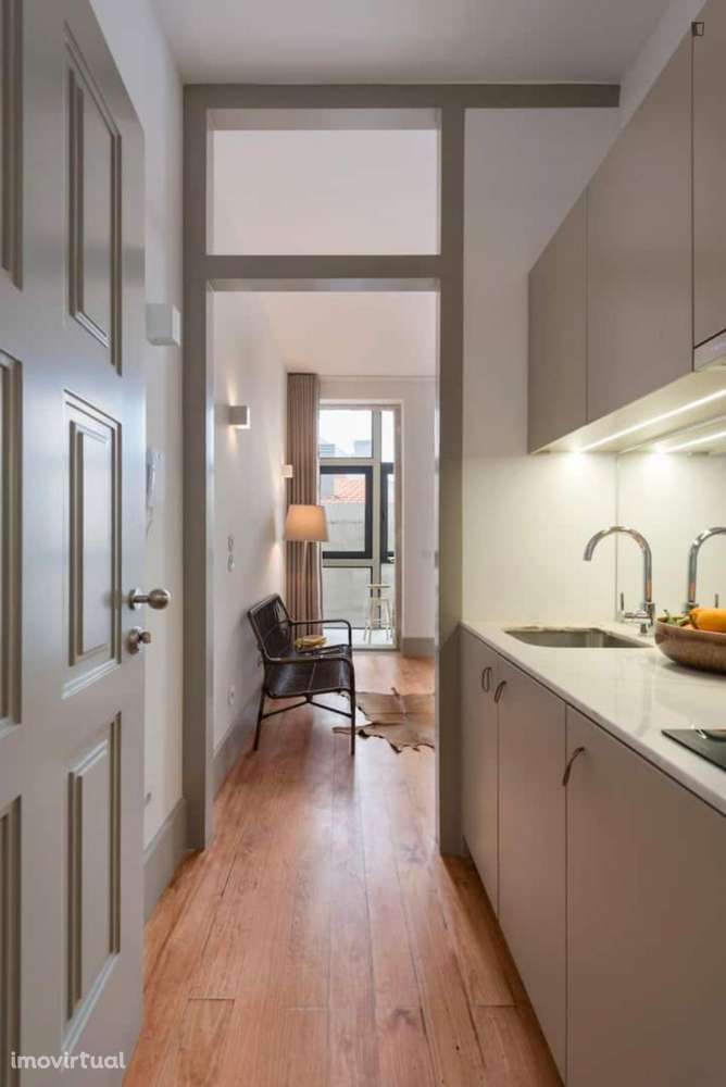 Estúdio - localizado em Santo Ildefonso Porto - Grande imagem: 3/22