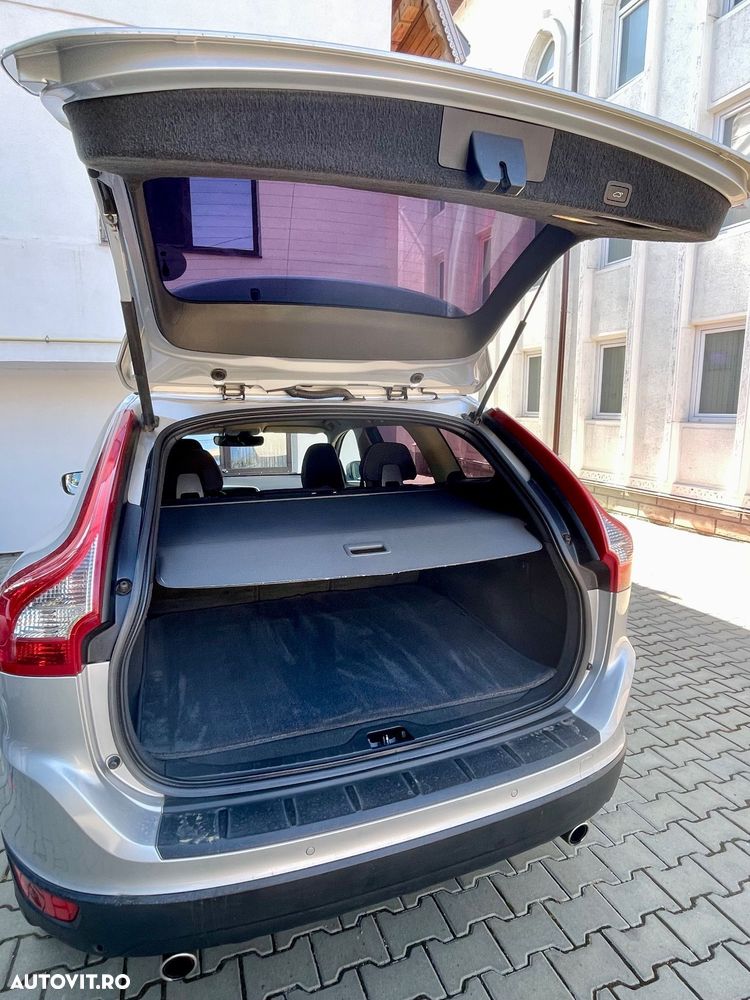 Volvo XC 60 2.4D AWD Momentum - 28