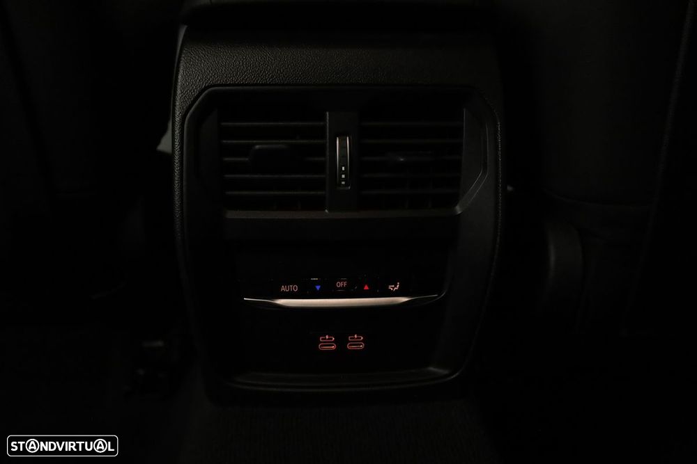 BMW 330 e Edição Desportiva M Auto - 23