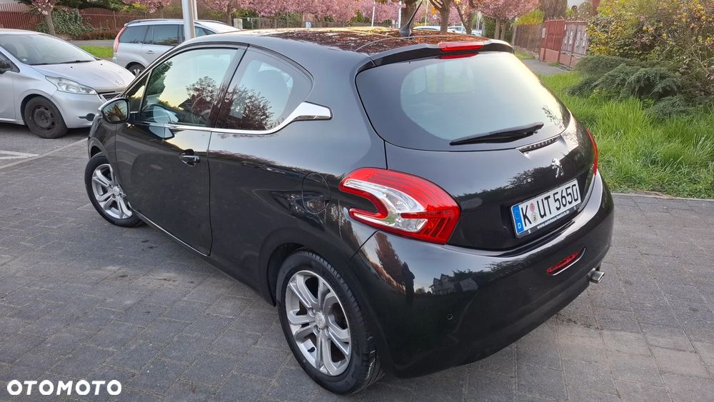 Peugeot 208 - 10