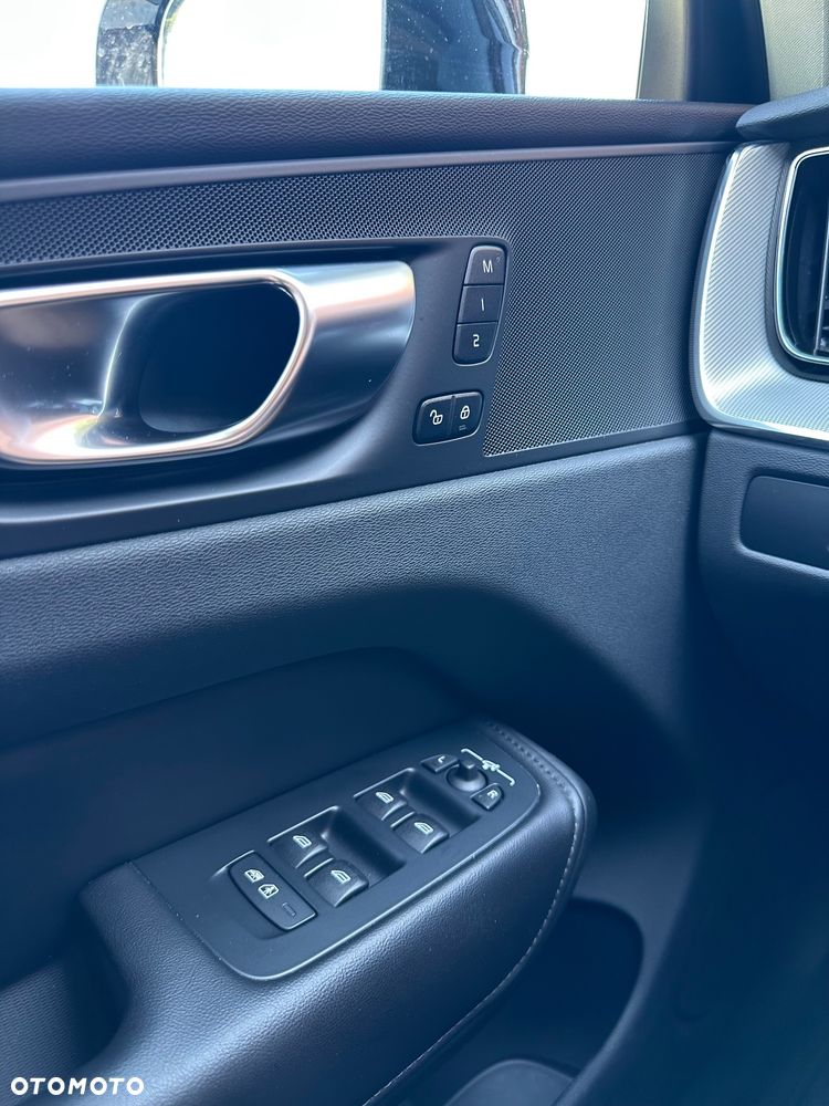 Volvo XC 60 B5 B AWD Plus Dark - 22