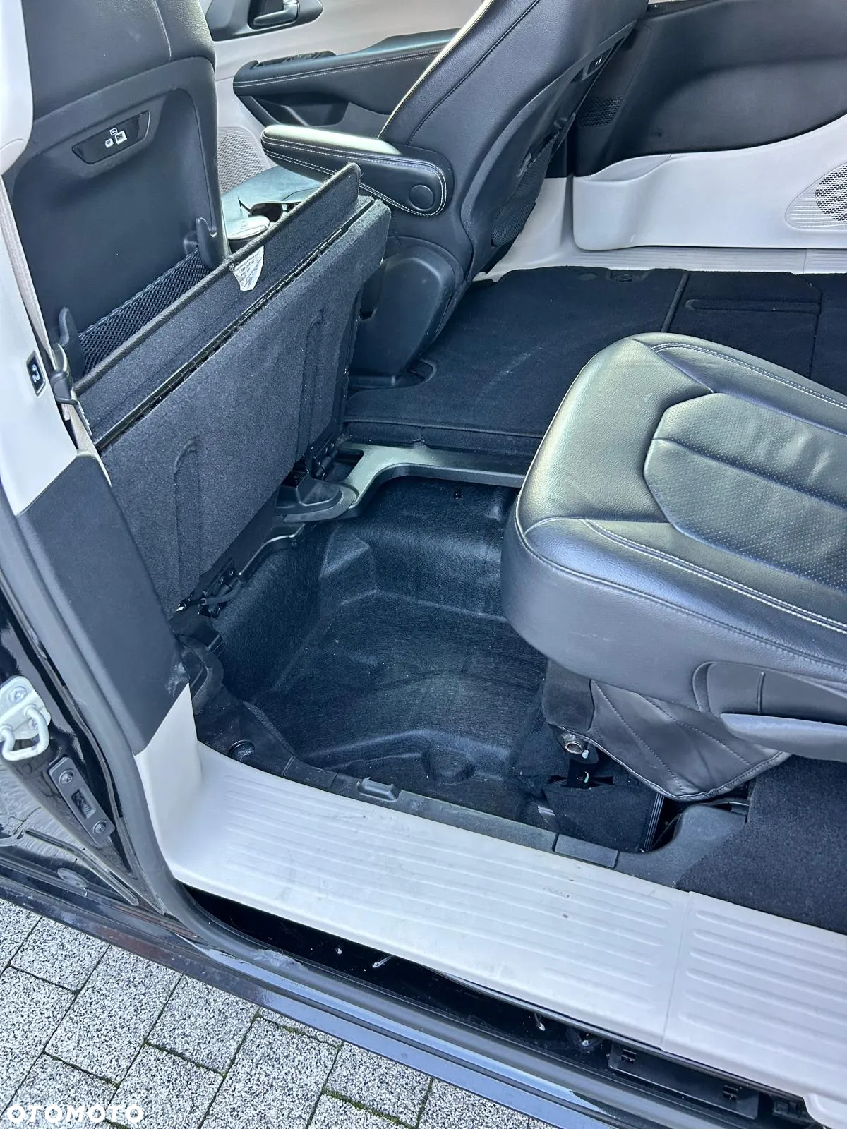 Chrysler Pacifica - 10