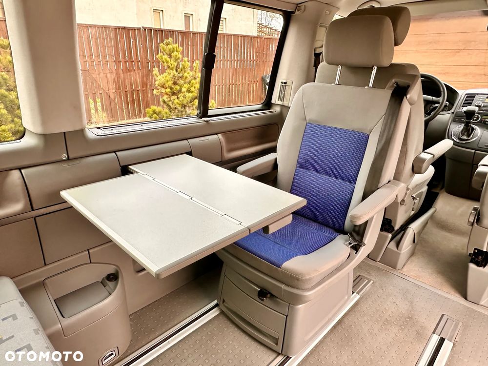Volkswagen Multivan - 22