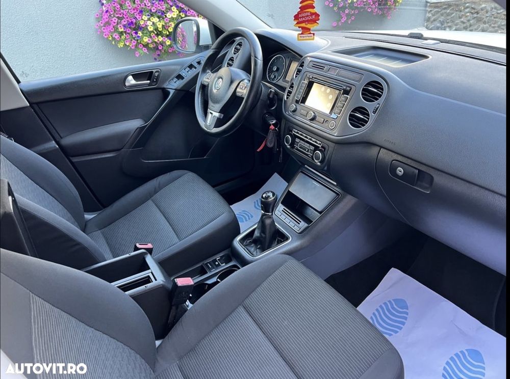 Volkswagen Tiguan 2.0 TDI DPF BlueMotion Technology Trend & Fun - 16
