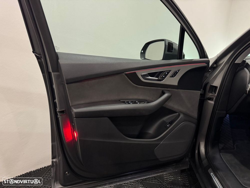 Audi Q7 3.0 TDi quattro Tiptronic 7L - 54