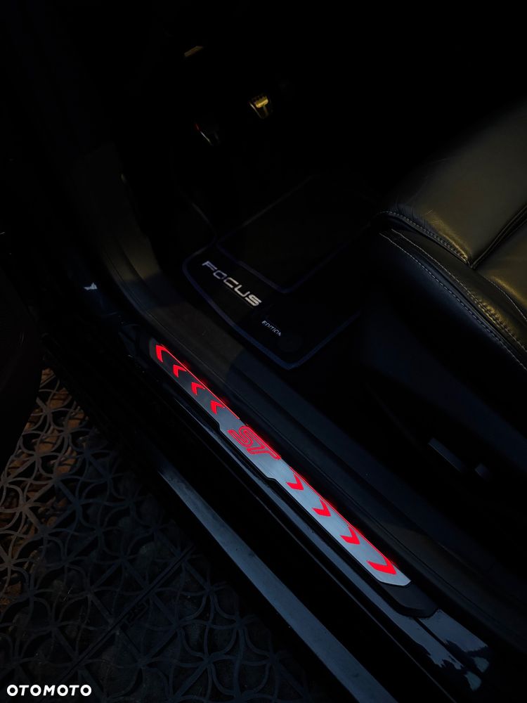 Ford Focus 2.0 EcoBoost ST mit Leder-Sport-Paket - 27