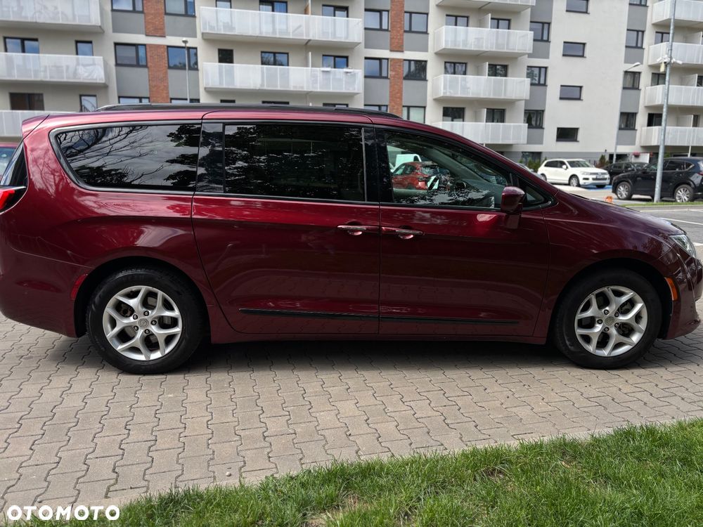 Chrysler Pacifica - 4