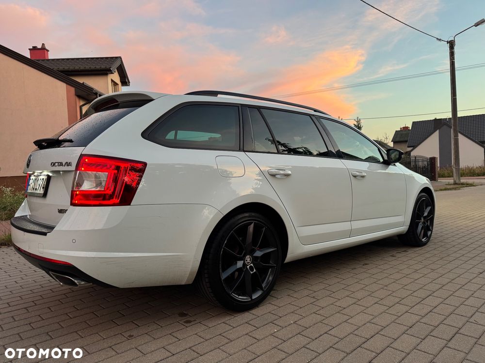 Skoda Octavia Combi 2.0 TDI (Green tec) RS - 14
