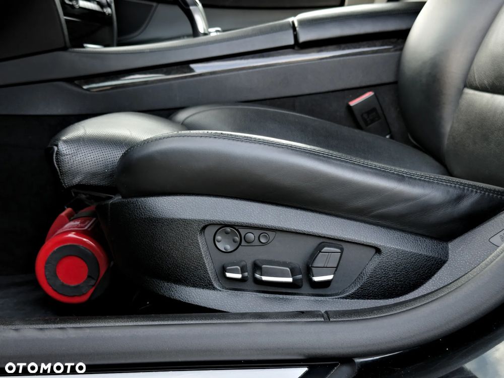 BMW Seria 7 740d - 26