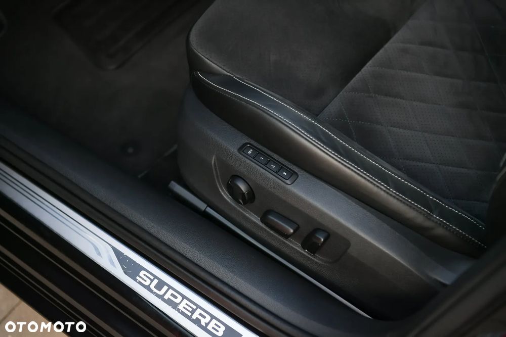 Skoda Superb 2.0 TDI 4x4 DSG SportLine - 34