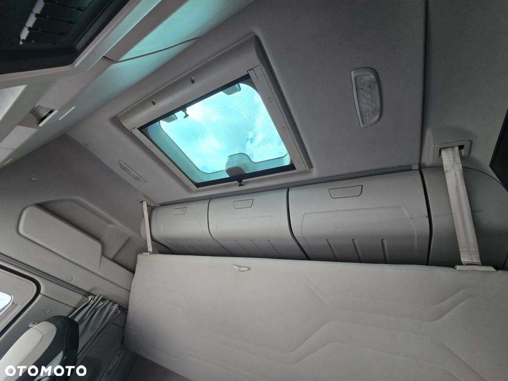 Ford F-MAX - 11
