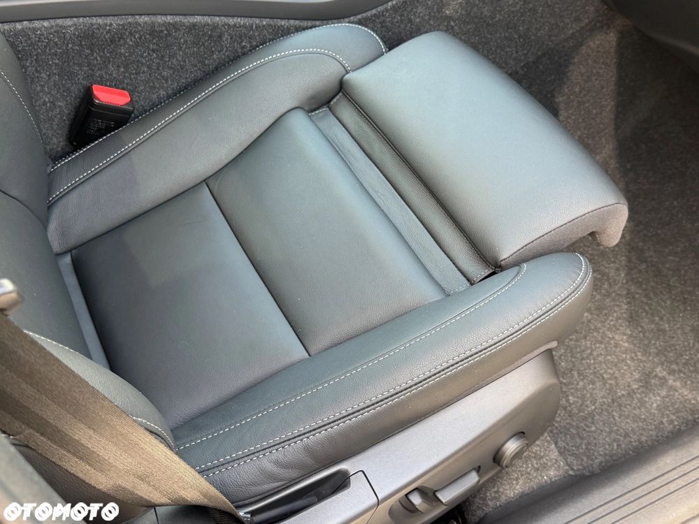 Volvo XC 40 B3 B DKG Ultra Black Edition - 6