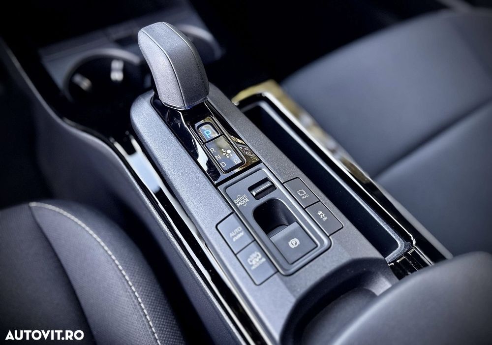 Toyota Prius Hybrid Advanced - 10