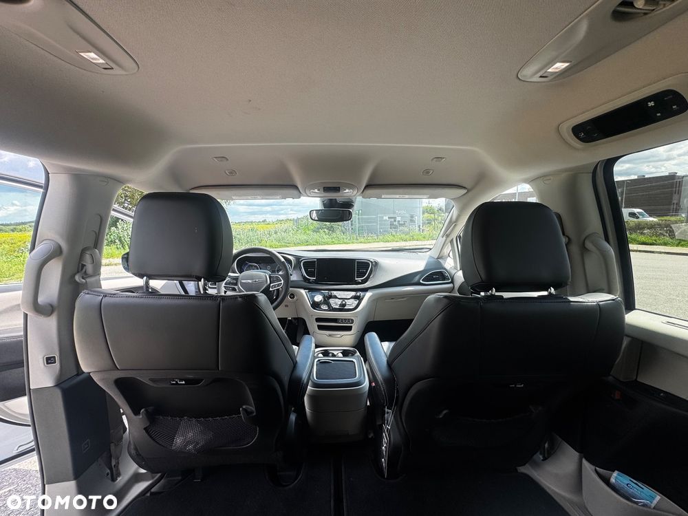 Chrysler Pacifica - 12