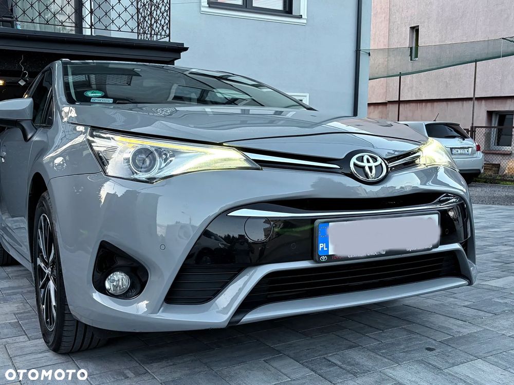 Toyota Avensis 1.8 Premium - 31