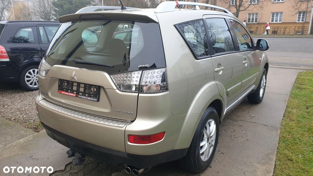 Mitsubishi Outlander 2.0 DI-D 4WD Invite - 8