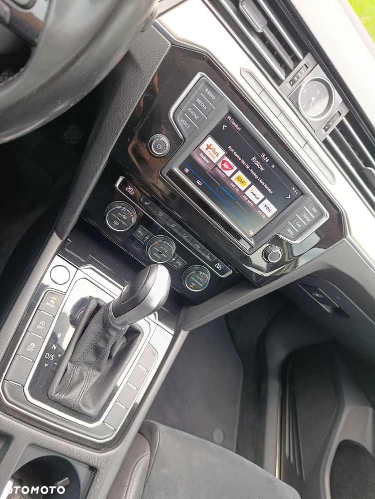 Volkswagen Passat 2.0 TDI SCR 4Motion DSG Elegance - 17
