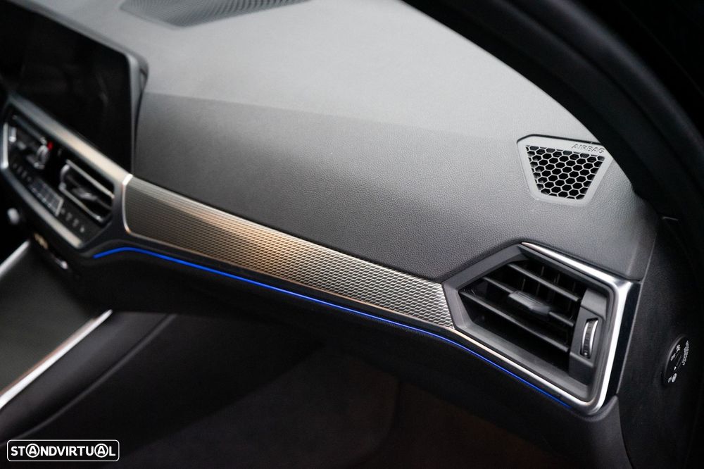 BMW 320 d Touring Pack M Shadow Auto - 29